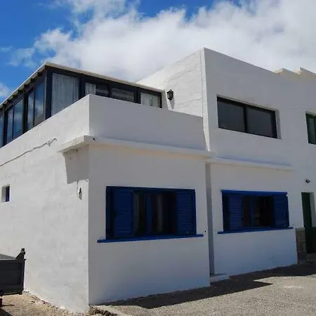 Senzu Apartment Famara