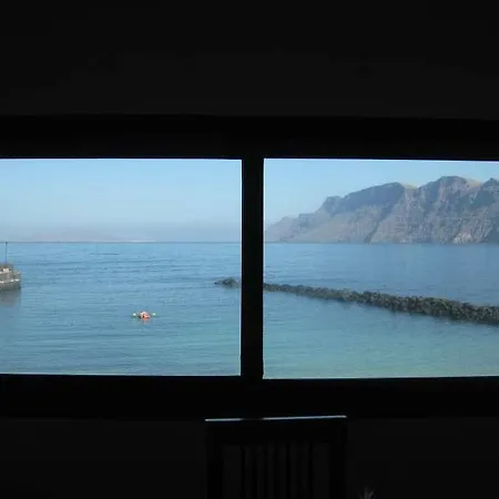 Senzu Apartment Famara